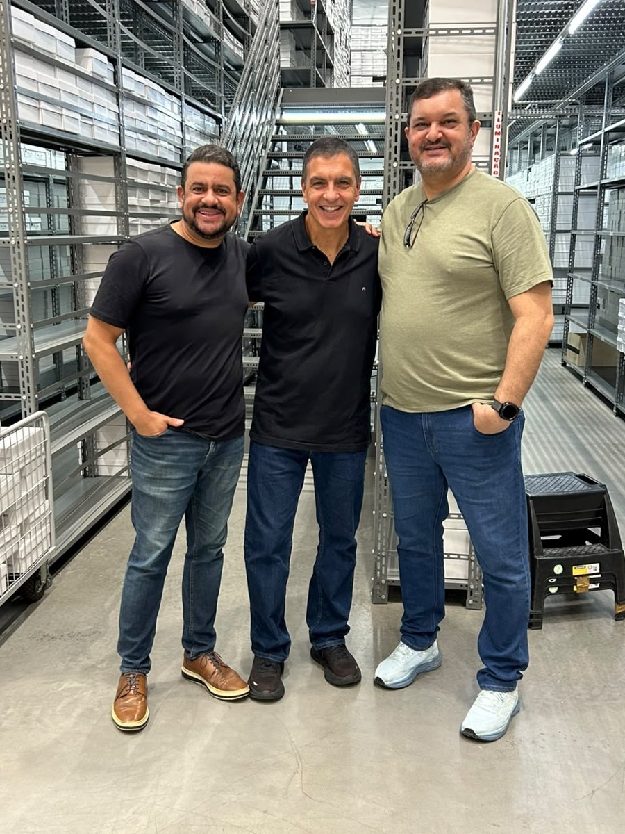 Waldiney Nogueira no centro de distribuição da operação de varejo da Corello