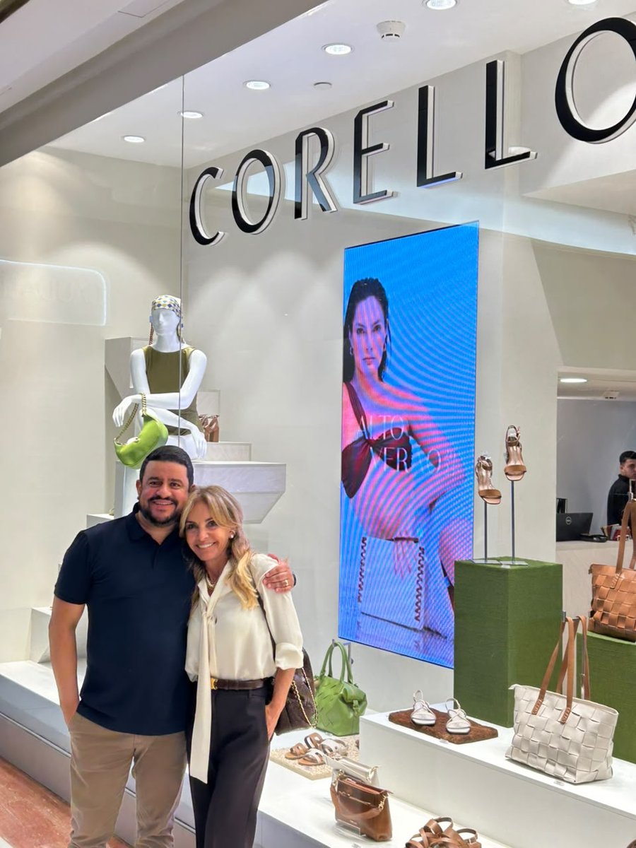 Waldiney Nogueira em loja da Corello, marca de varejo de moda