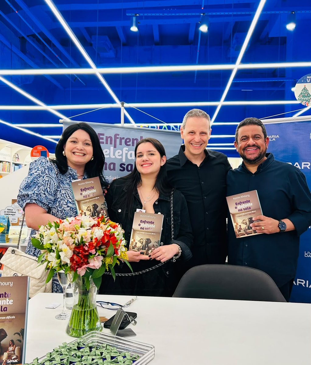 Waldiney Nogueira em lançamento de livro, ao lado de Amalia Antunes Nogueira